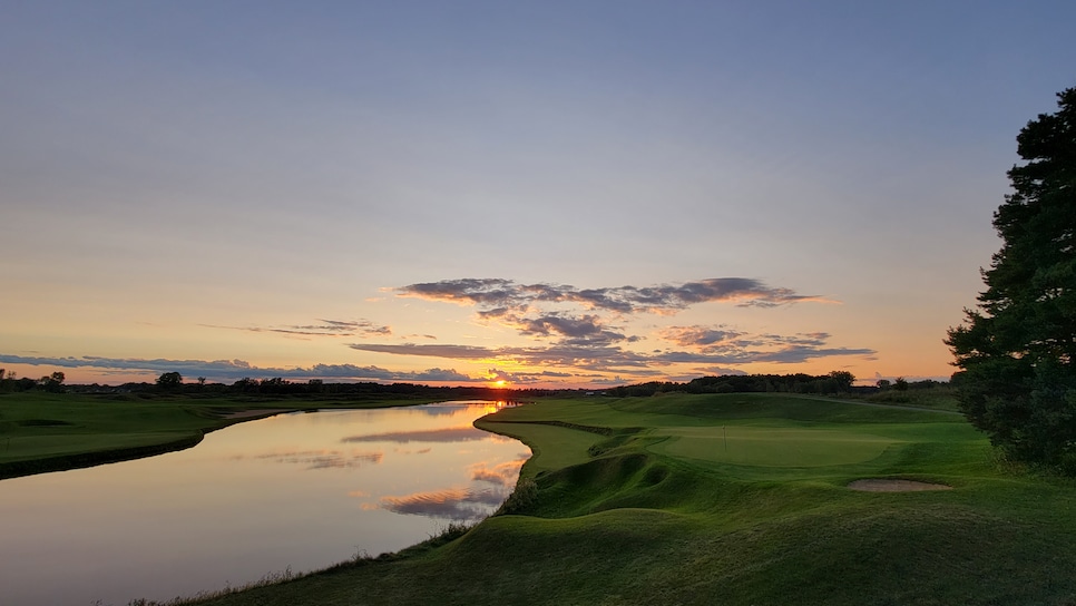 eagle-eye-golf-club-eighteenth-hole-23860